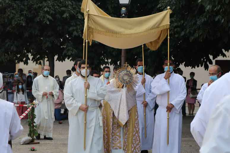 Solemnidad del «Corpus Christi» en Alcalá de Henares. Exaltación de la ...