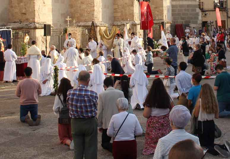 Solemnidad del «Corpus Christi» en Alcalá de Henares. Exaltación de la ...