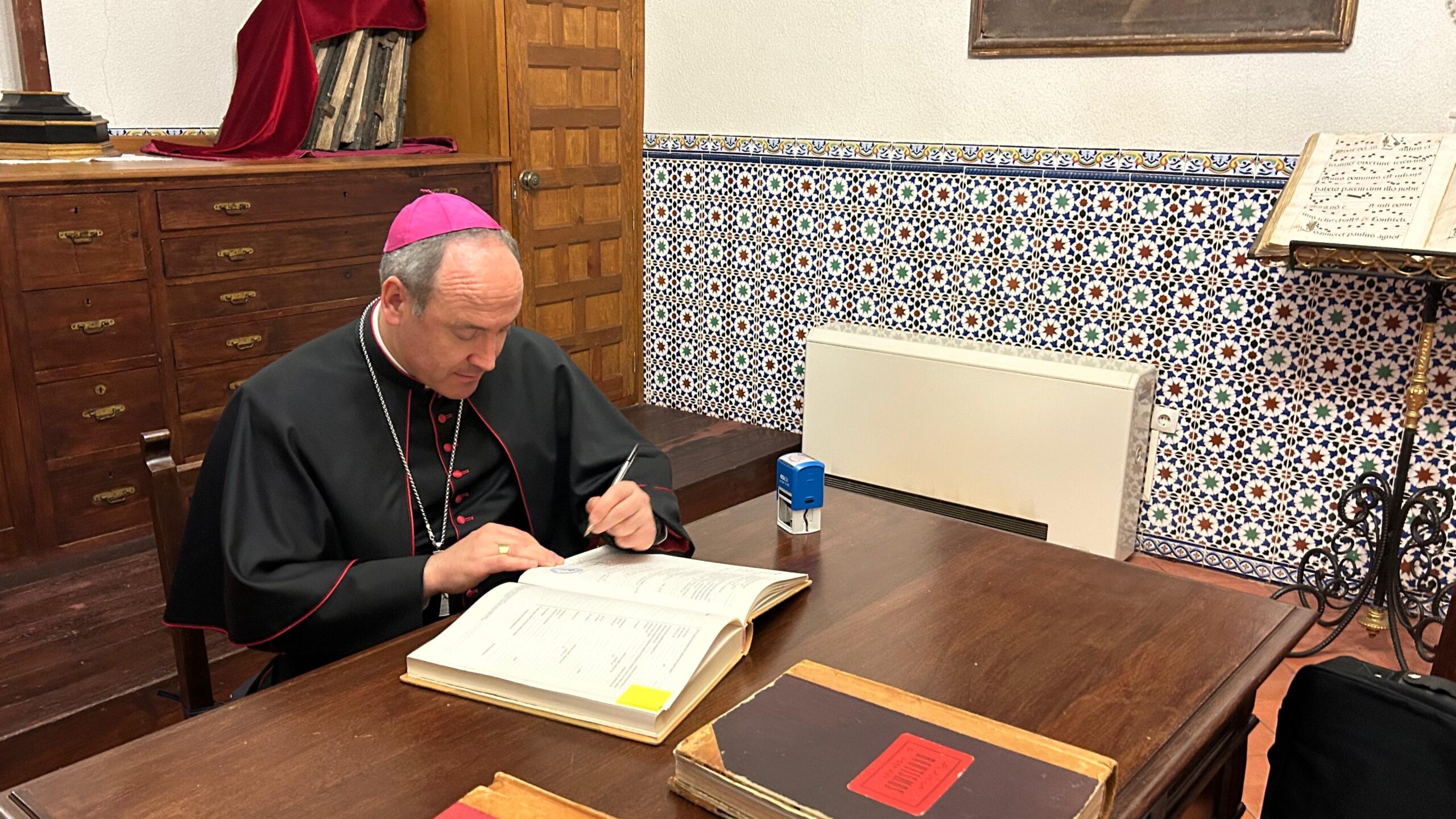Mons. Antonio Prieto Lucena realiza una visita pastoral a la parroquia de la Asunción de Nuestra Señora de Pezuela de las Torres