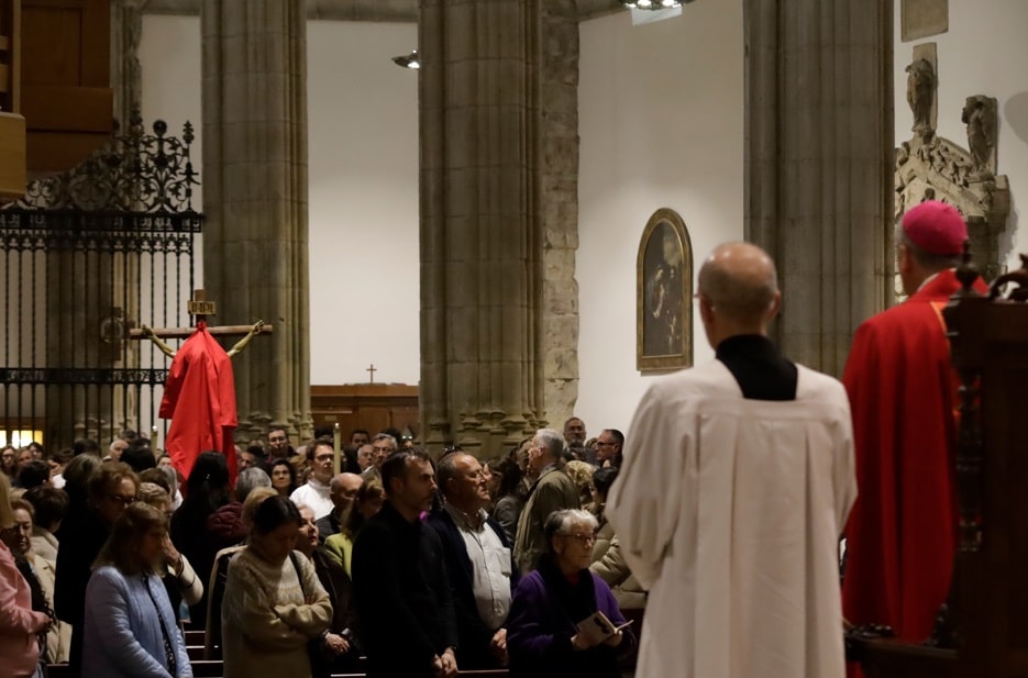 arbol de la cruz obispo antonio prieto lucena viernes santo 2025 catedral alcala