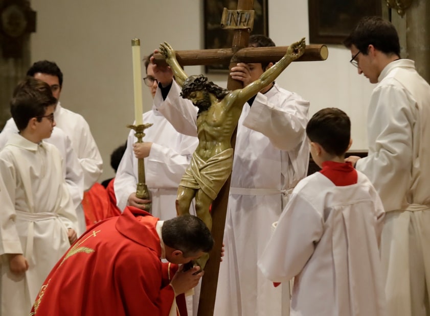 besar cruz viernes santo 2025 catedral alcala henares