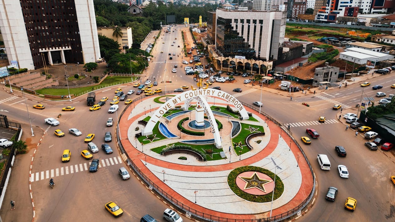 camerun i love country sacerdote camerunes