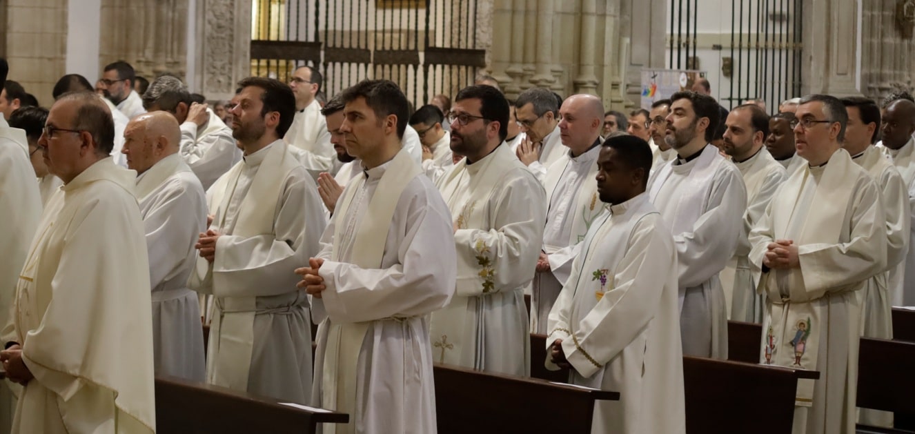 clero diocesis misa crismal 2025 alcala henares
