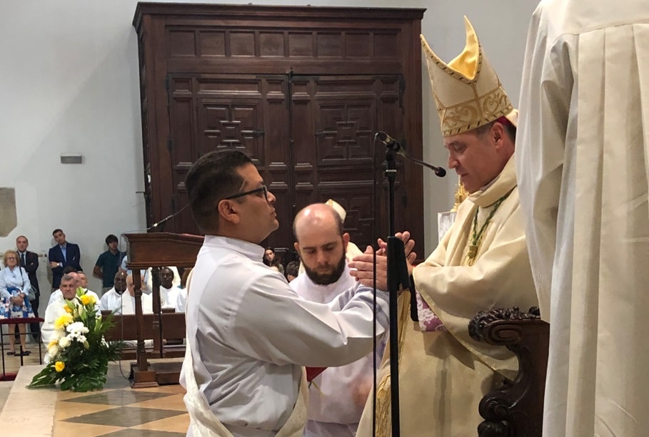 eucaristia ordenacion german sacerdote catedral ordenaciones 11oct 25