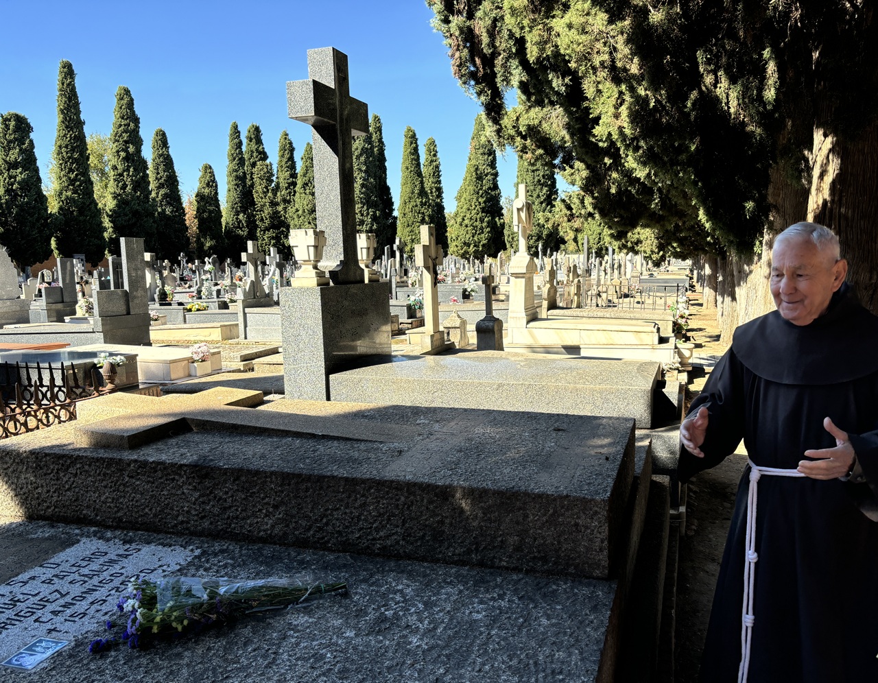 fraile franciscano cementerio alcala henares 26