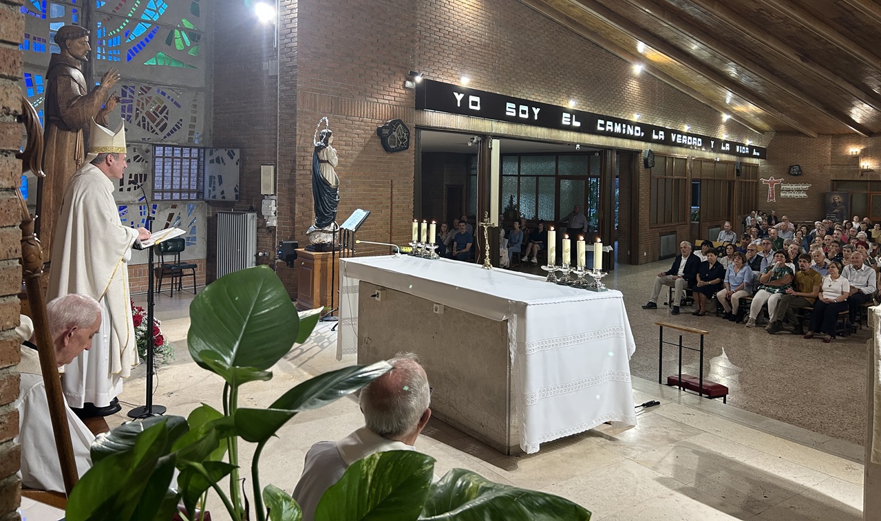 interior parroquia san francisco asis franciscanos alcala henares obispo antonio prieto lucena