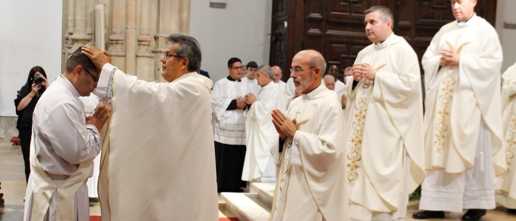 manos sacerdotes ordenaciones 11oct 25