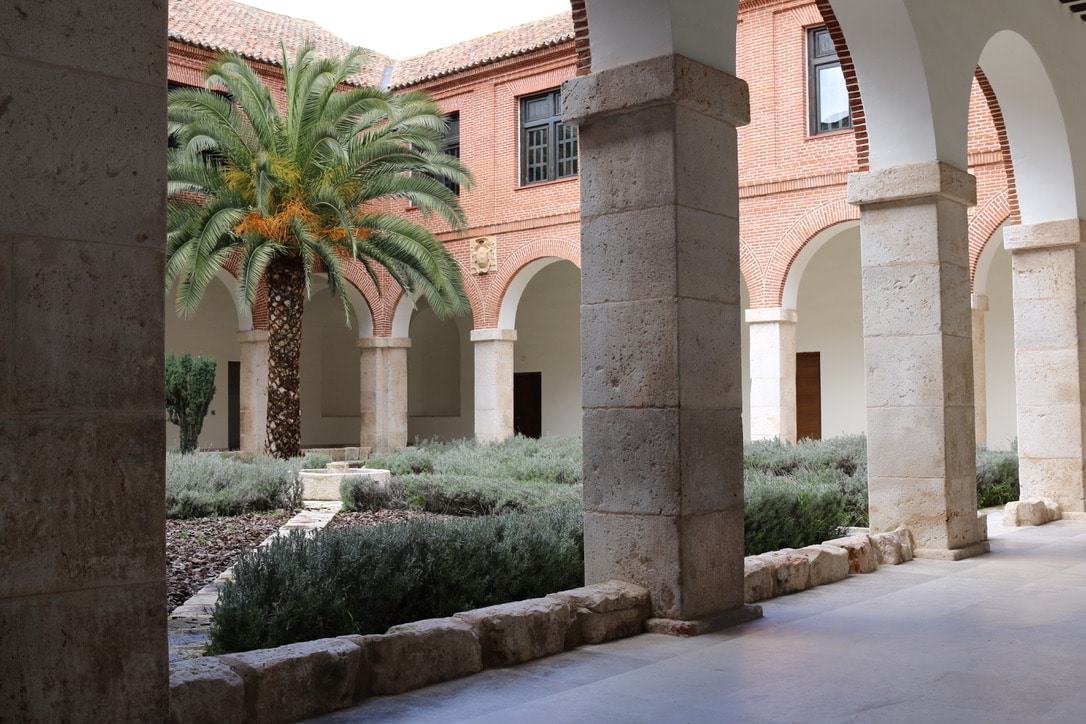 monasterio de san bernardo diocesis de alcala de henares claustro