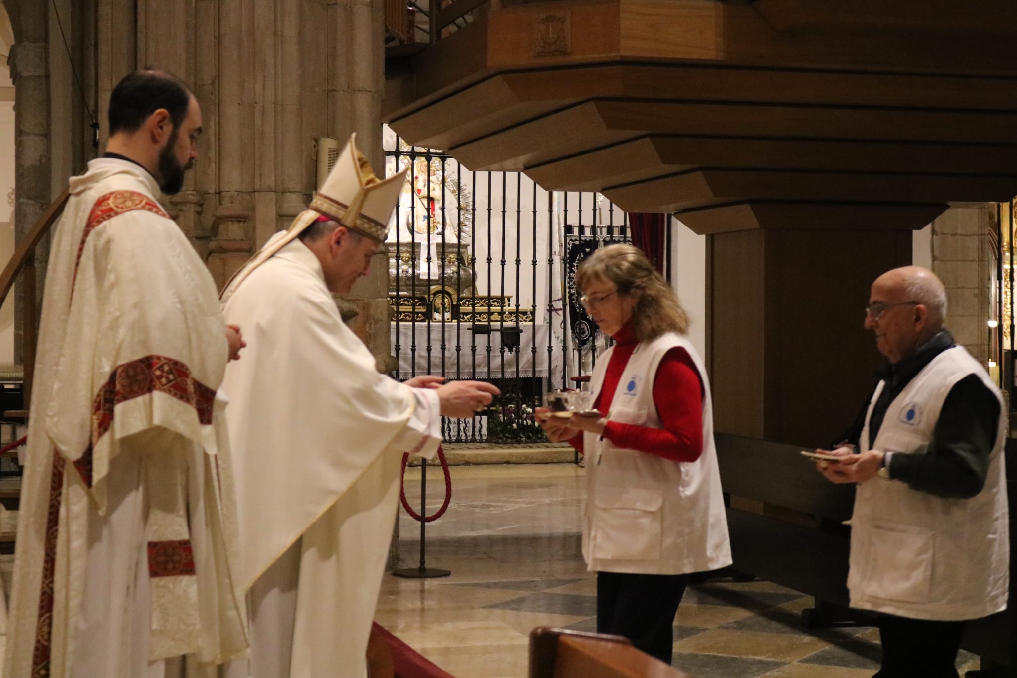 ofrendas voluntarios sarc alcala eucaristia prieto lucena