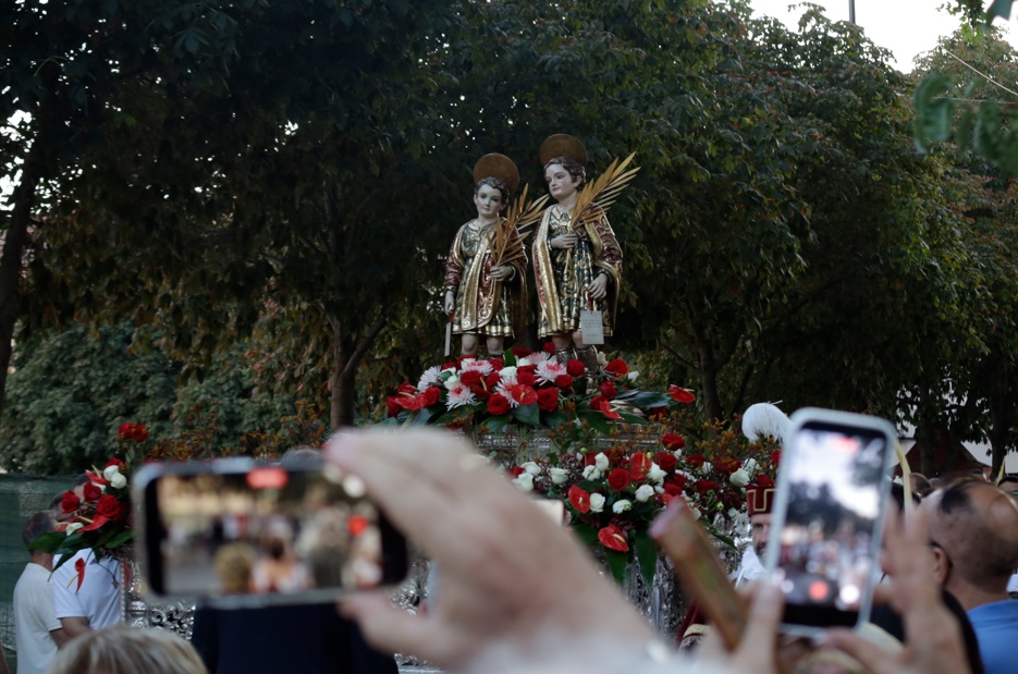 procesion santos niños 2026 alcala smartphones