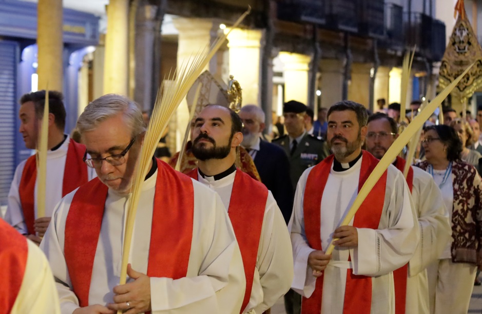 procesion santos niños 2026 sacerdotes plaza cervantes