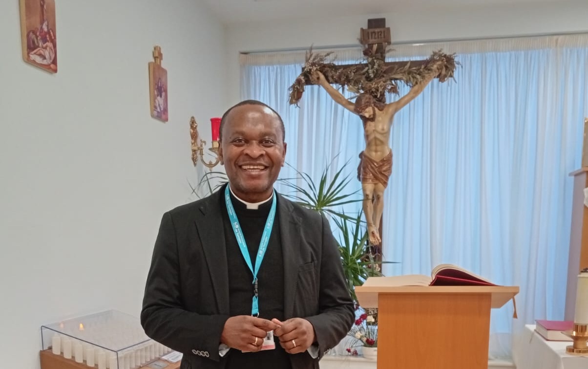 sacerdote capellan hospital torrejon